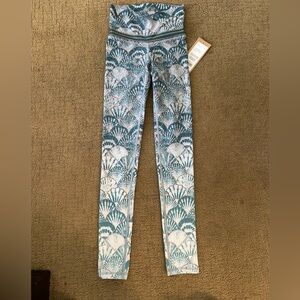 Niyama Sol barefoot leggings design: Seychelles. NWT Size XS